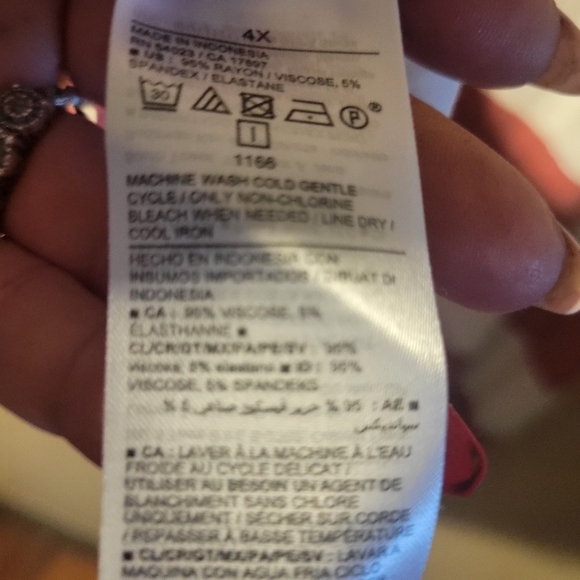 Women’s Old Navy Red/White T-Shirt 4x - Picture 2 of 4